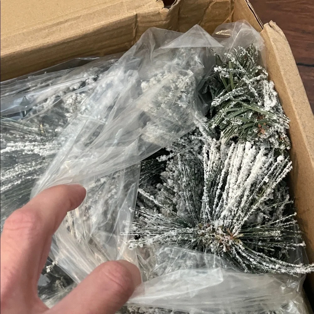 CraftMore Frosted Holiday Pine Garland with Lights 6 Feet New in box Christmas